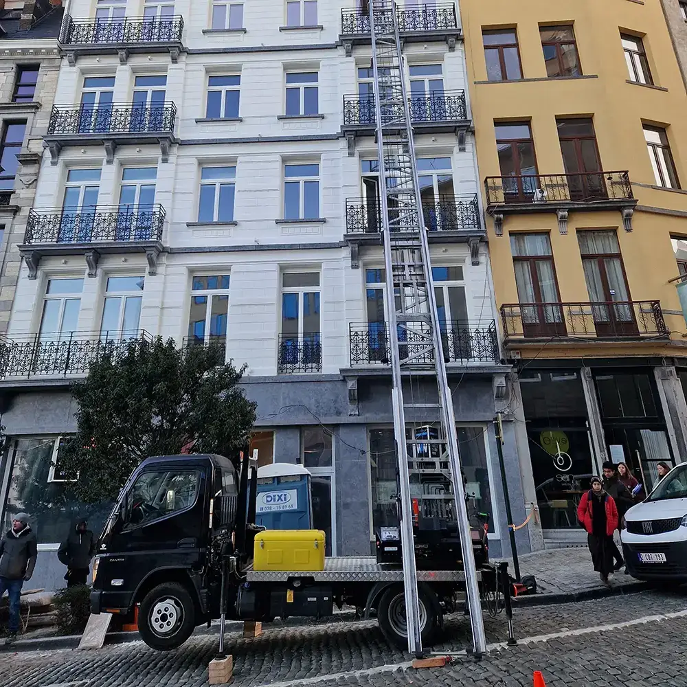 Équipe FLS Moving en pleine intervention à Bruxelles